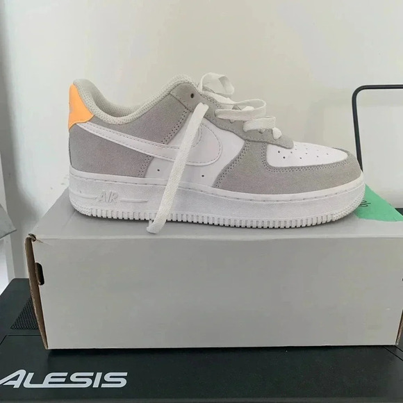 Air Force Ones ‘07 Pure  Platinum Melon Tint Suede - Picture 5 of 5